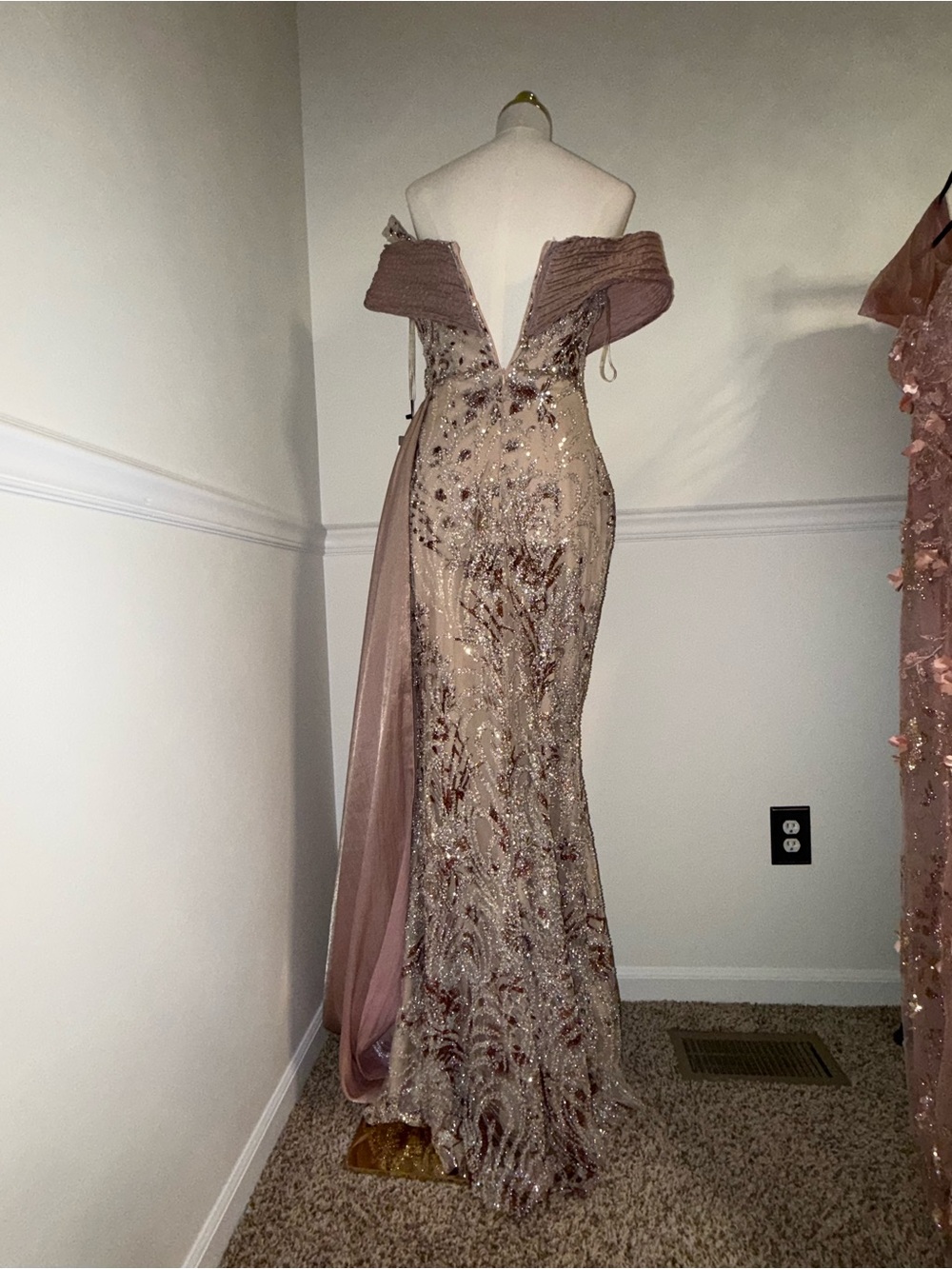 Elegant Pink Sequin Evening Gown Size 10 New With Tags - Picture 11 of 11